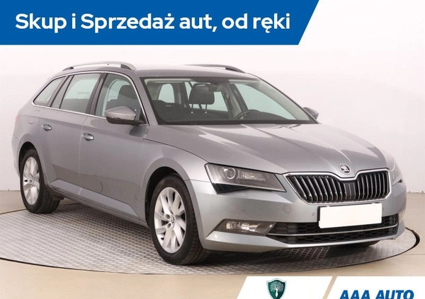 Skoda Superb cena 77000 przebieg: 102841, rok produkcji 2019 z Siedlce małe 326